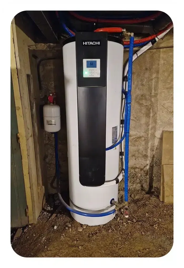 Chauffe-eau thermodynamique installé dans un local technique