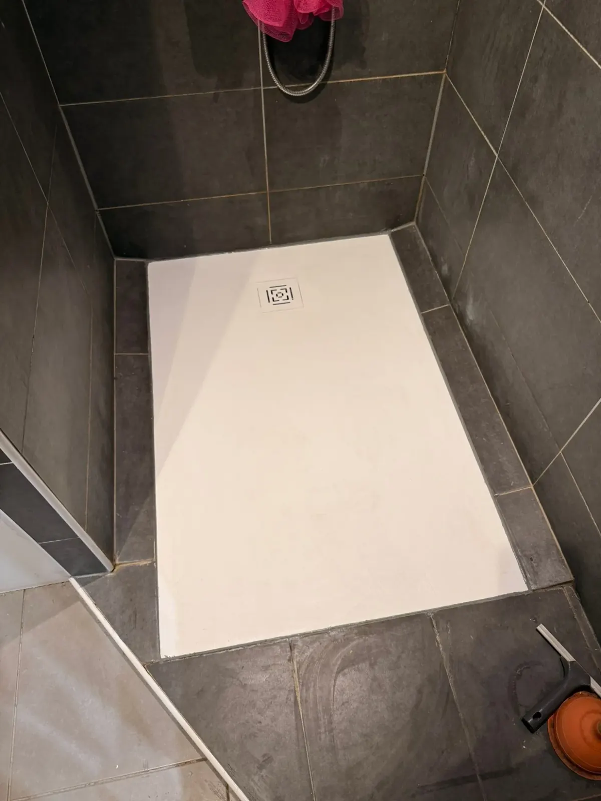 Receveur de douche extra-plat posé avant finitions