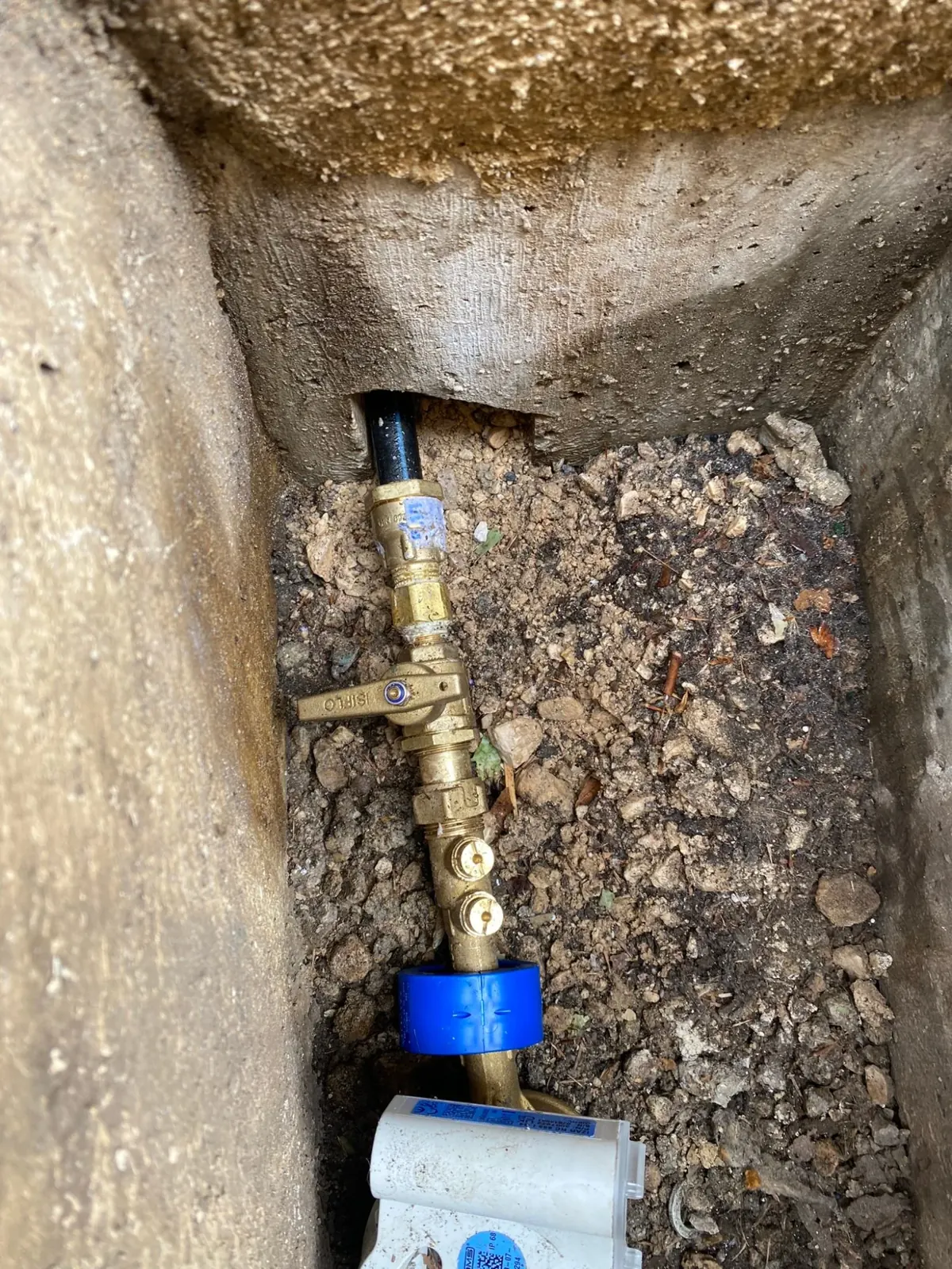 Robinet d'arrêt et compteur d'eau remplacés lors d'un dépannage