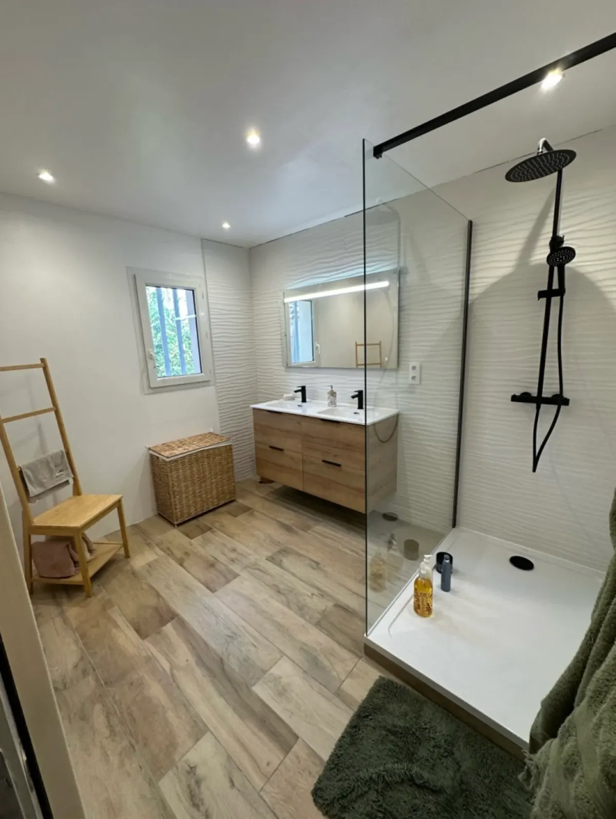 Salle de bain rénovée avec douche à l'italienne à Aix-en-Provence